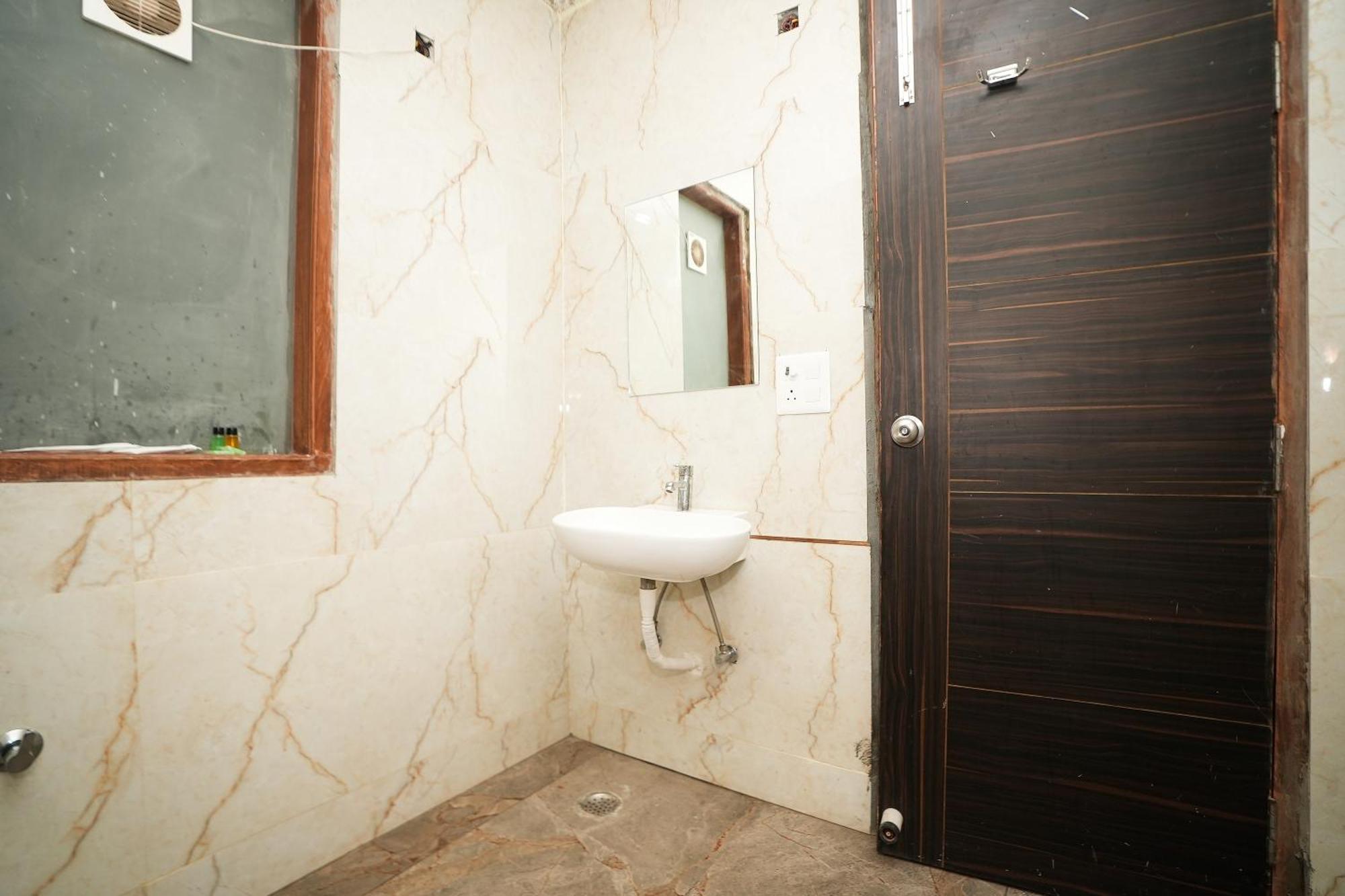 Tanvi Premium Residency Near Artemis Hospital, Gurugram Hotel Gurgaon Exterior foto