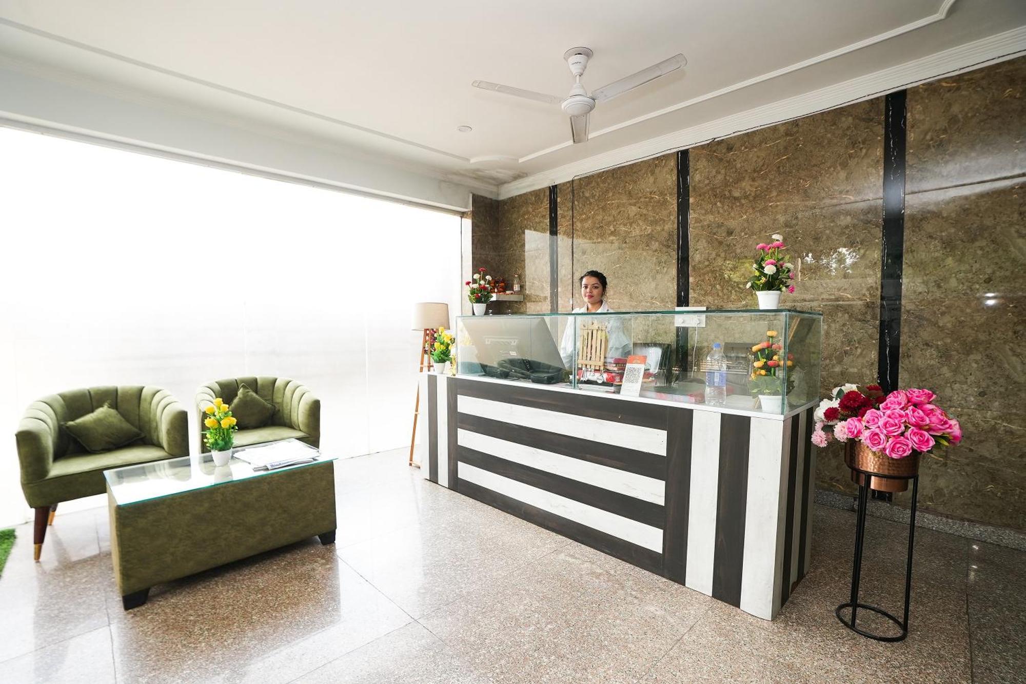 Tanvi Premium Residency Near Artemis Hospital, Gurugram Hotel Gurgaon Exterior foto