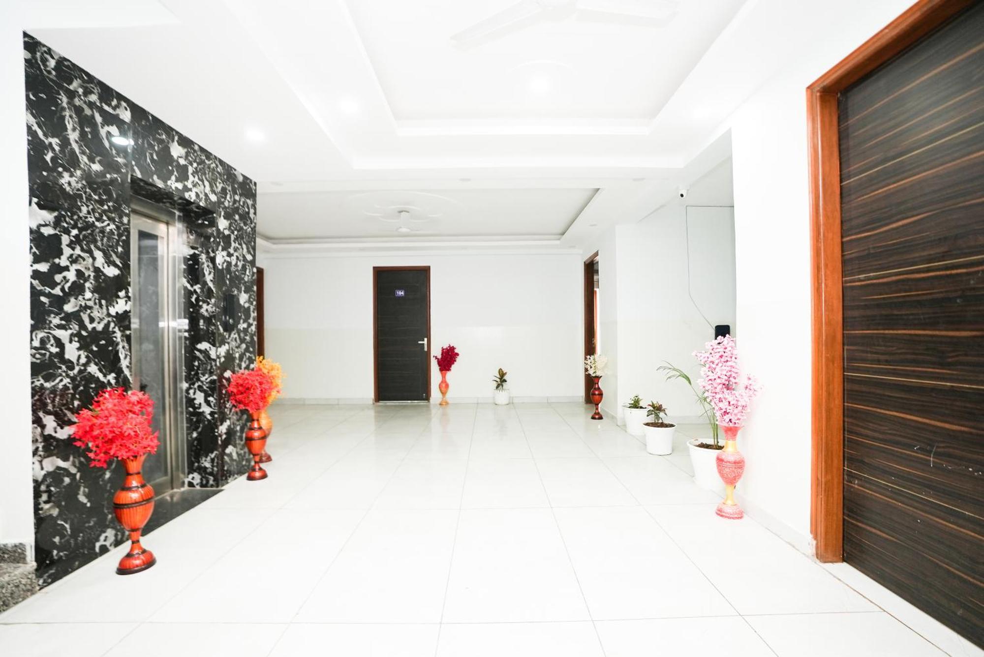 Tanvi Premium Residency Near Artemis Hospital, Gurugram Hotel Gurgaon Exterior foto