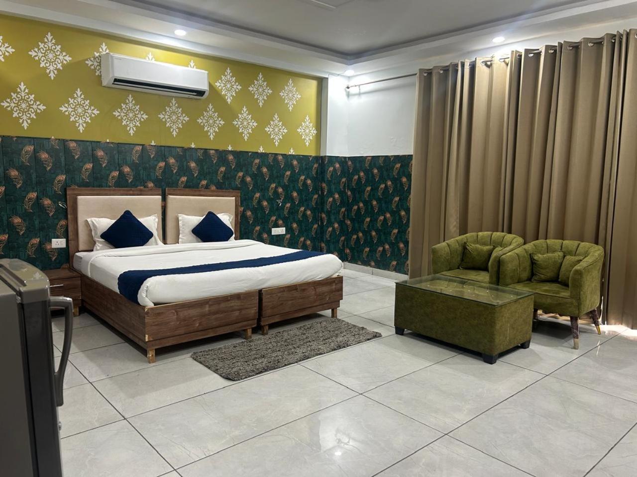 Tanvi Premium Residency Near Artemis Hospital, Gurugram Hotel Gurgaon Exterior foto