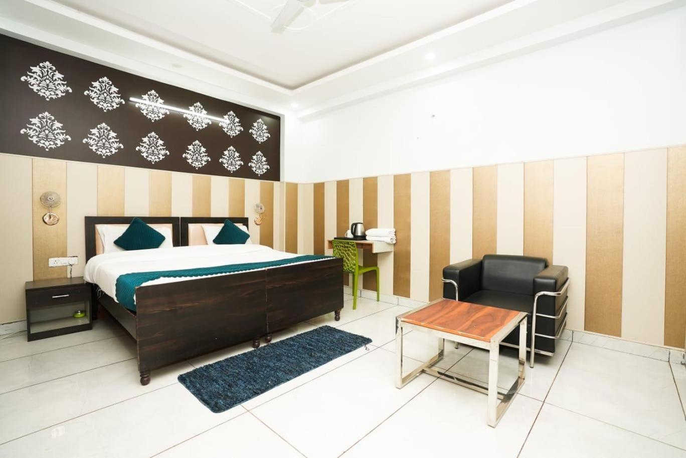 Tanvi Premium Residency Near Artemis Hospital, Gurugram Hotel Gurgaon Exterior foto