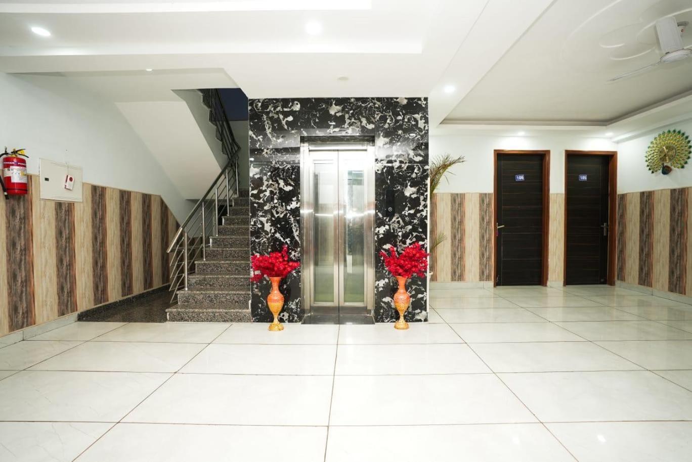 Tanvi Premium Residency Near Artemis Hospital, Gurugram Hotel Gurgaon Exterior foto