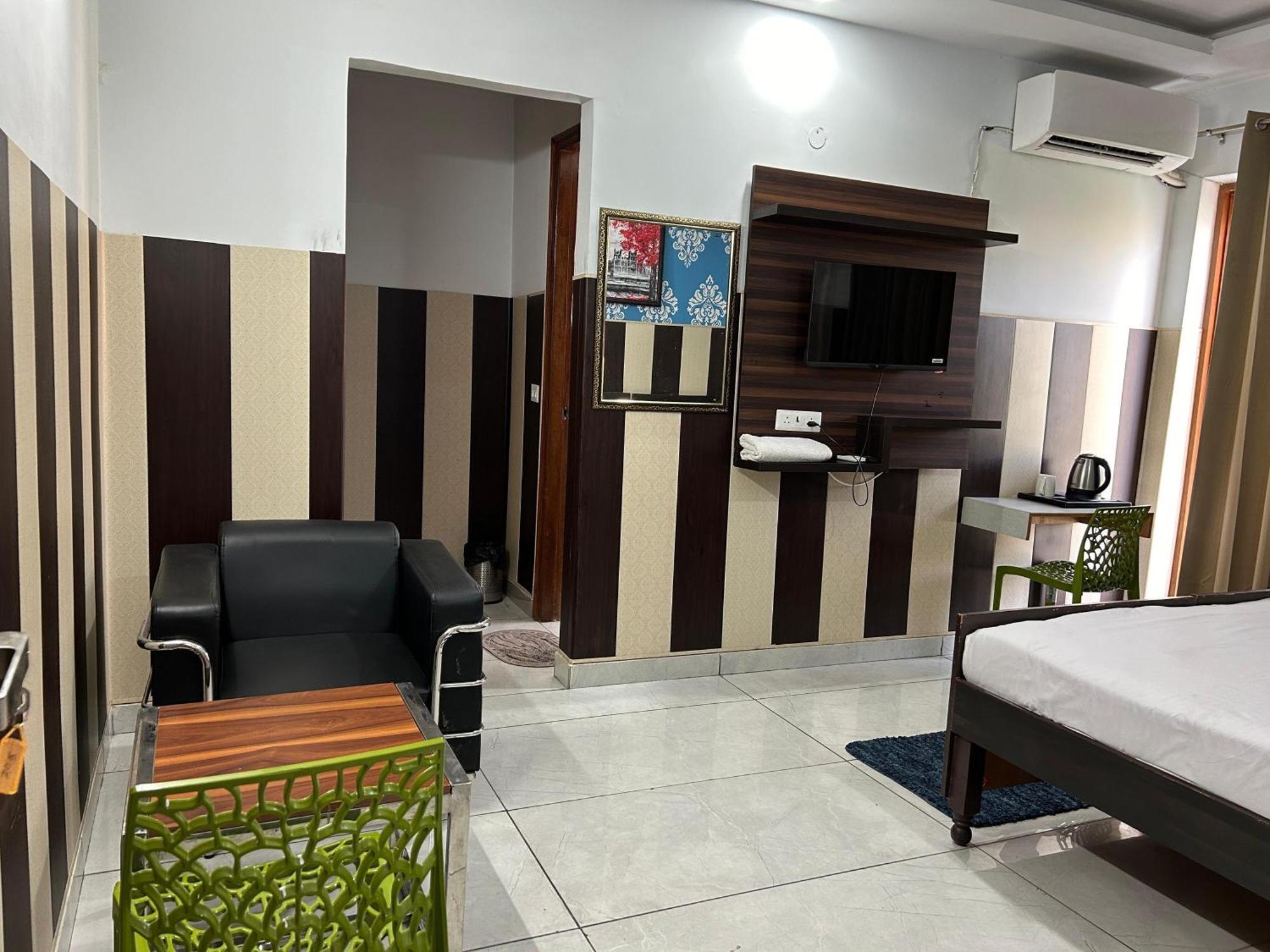 Tanvi Premium Residency Near Artemis Hospital, Gurugram Hotel Gurgaon Exterior foto