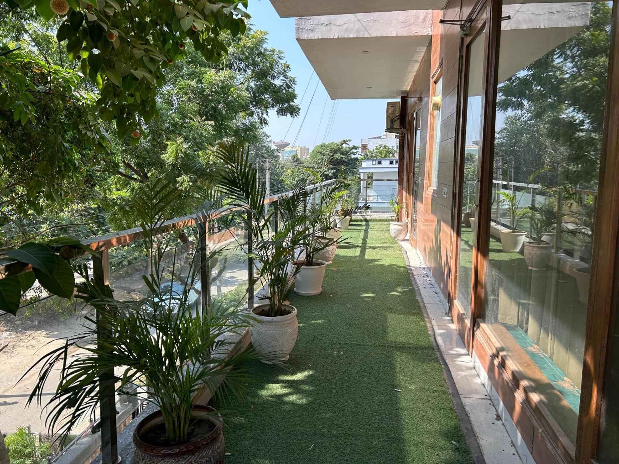 Tanvi Premium Residency Near Artemis Hospital, Gurugram Hotel Gurgaon Exterior foto