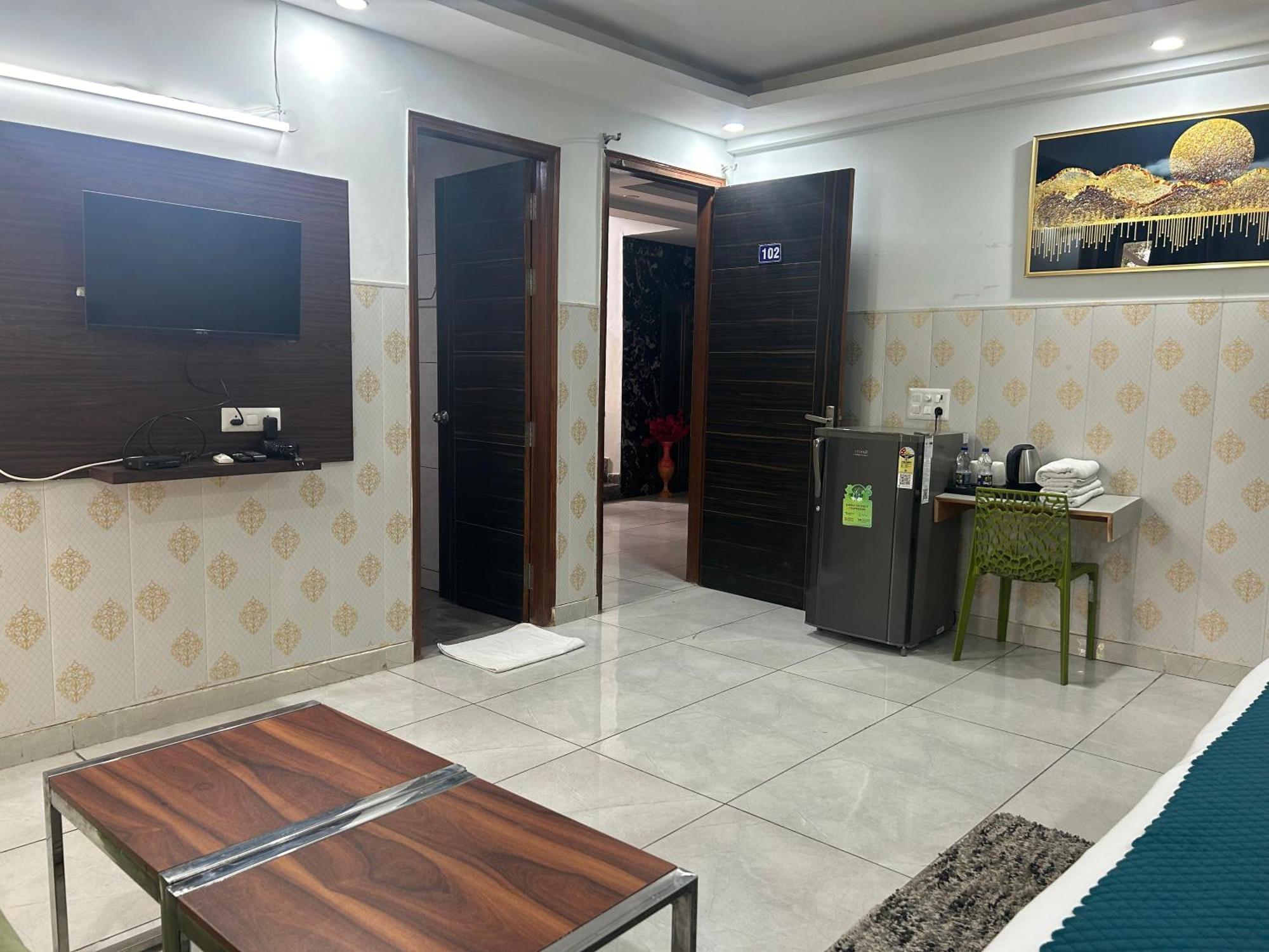Tanvi Premium Residency Near Artemis Hospital, Gurugram Hotel Gurgaon Exterior foto