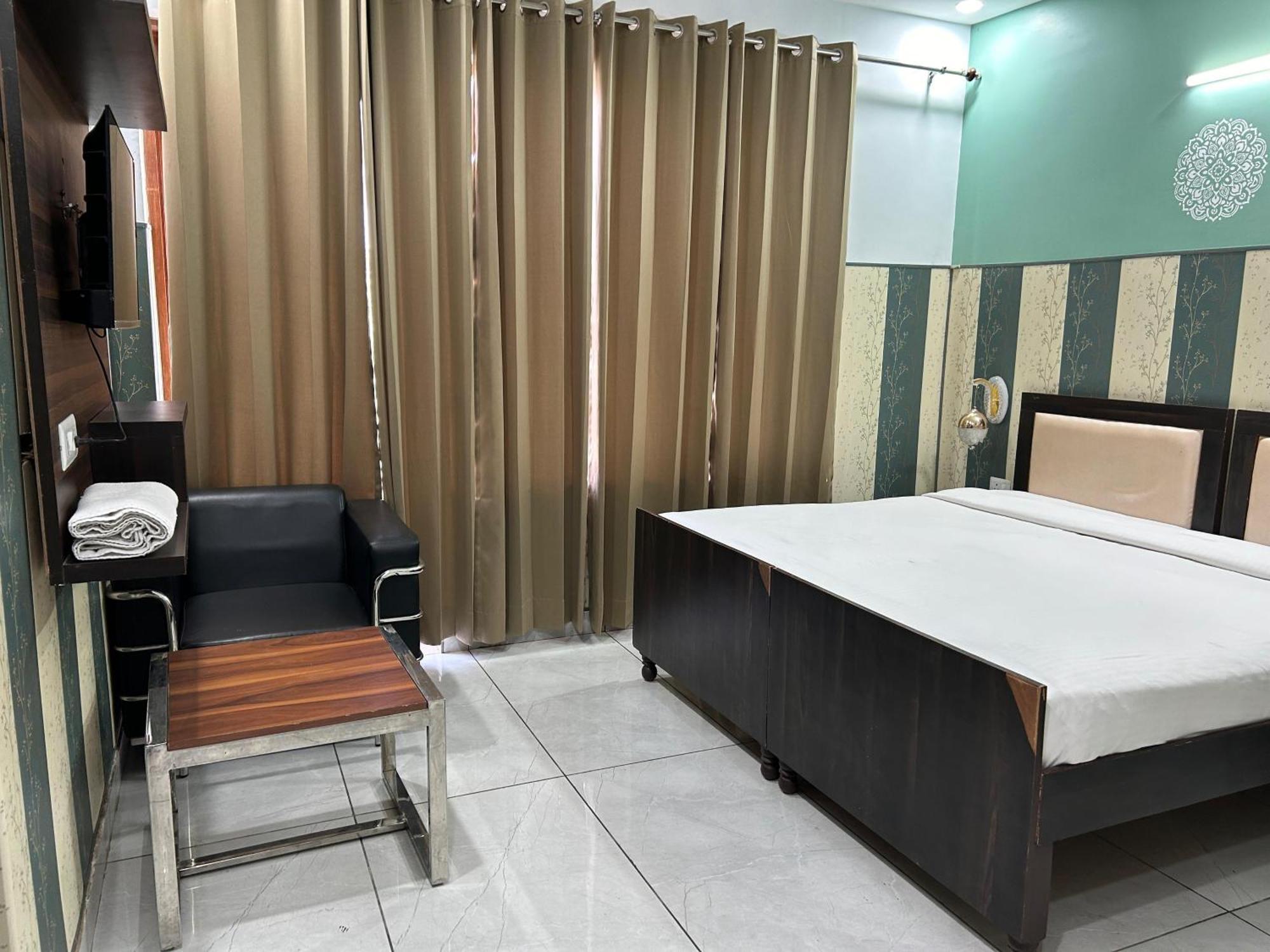 Tanvi Premium Residency Near Artemis Hospital, Gurugram Hotel Gurgaon Exterior foto