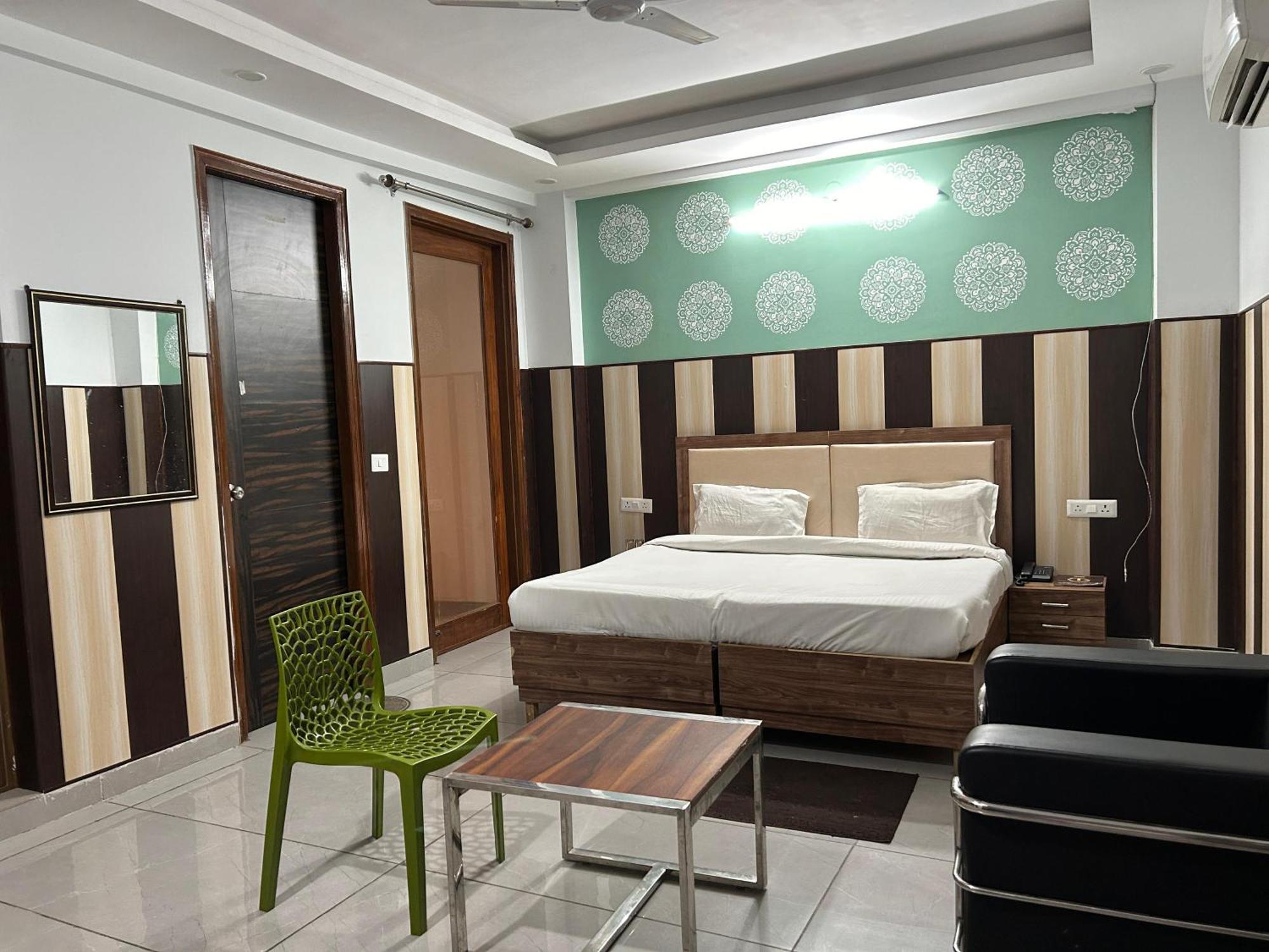 Tanvi Premium Residency Near Artemis Hospital, Gurugram Hotel Gurgaon Exterior foto