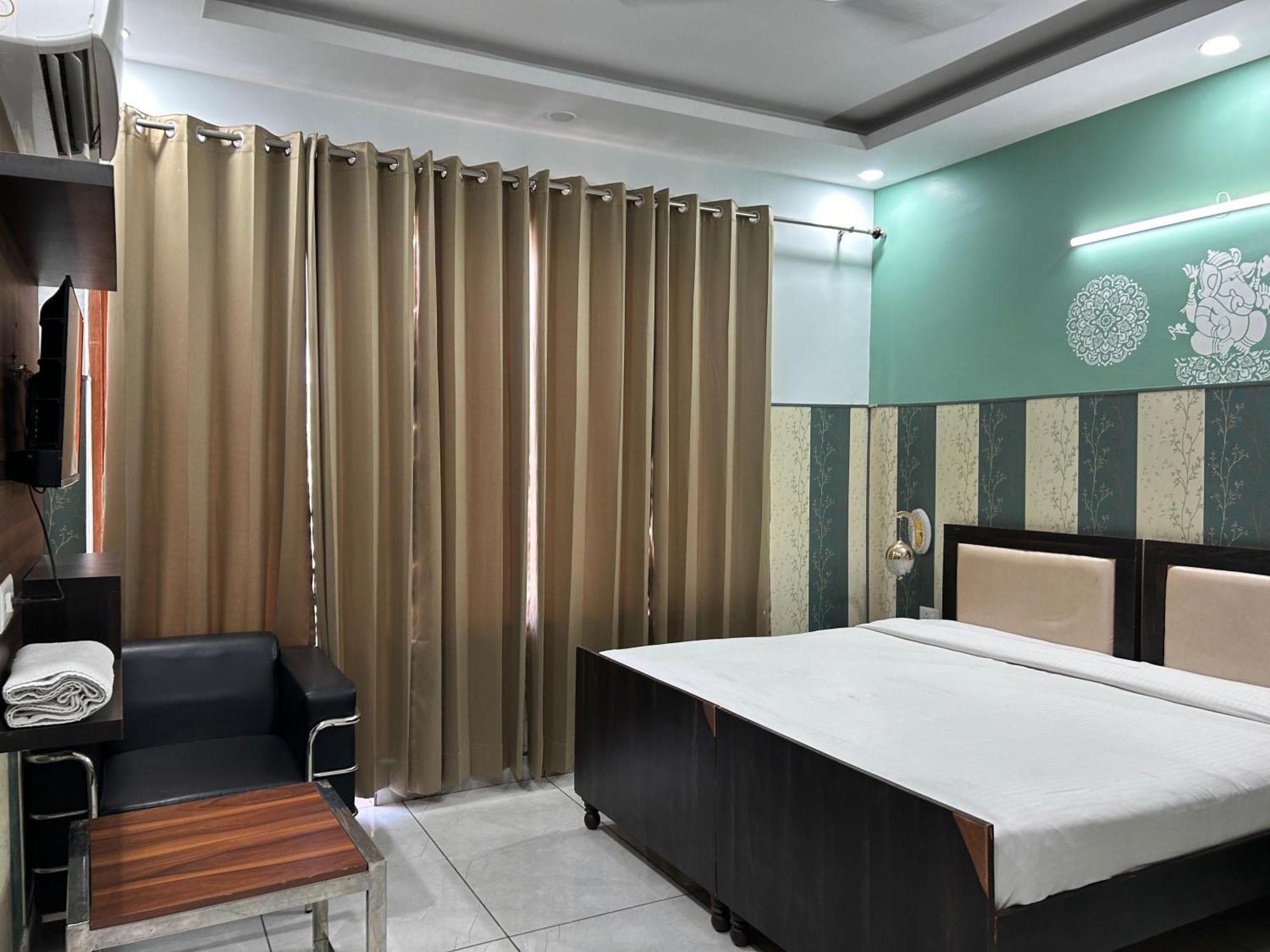 Tanvi Premium Residency Near Artemis Hospital, Gurugram Hotel Gurgaon Exterior foto